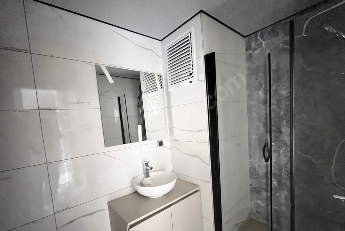 Mersin Mezitli Akdeniz Mahallesi 1+1 55 m² Doğalgaz Kombili Satılık Daire