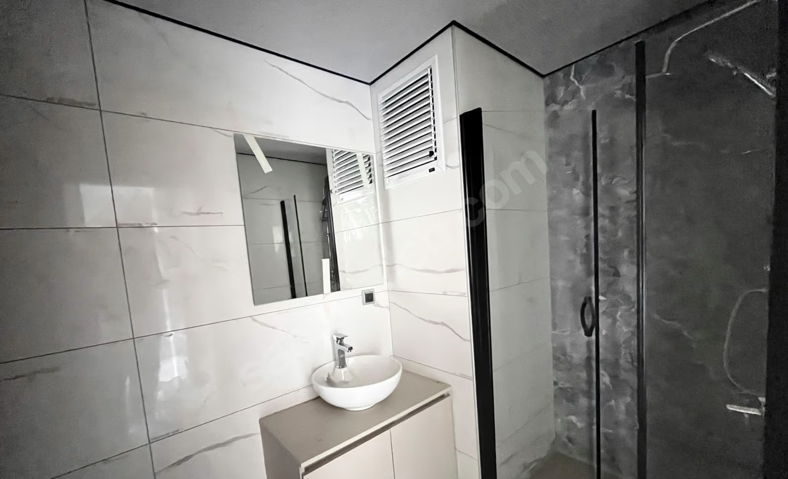 Mersin Mezitli Akdeniz Mahallesi 1+1 55 m² Doğalgaz Kombili Satılık Daire