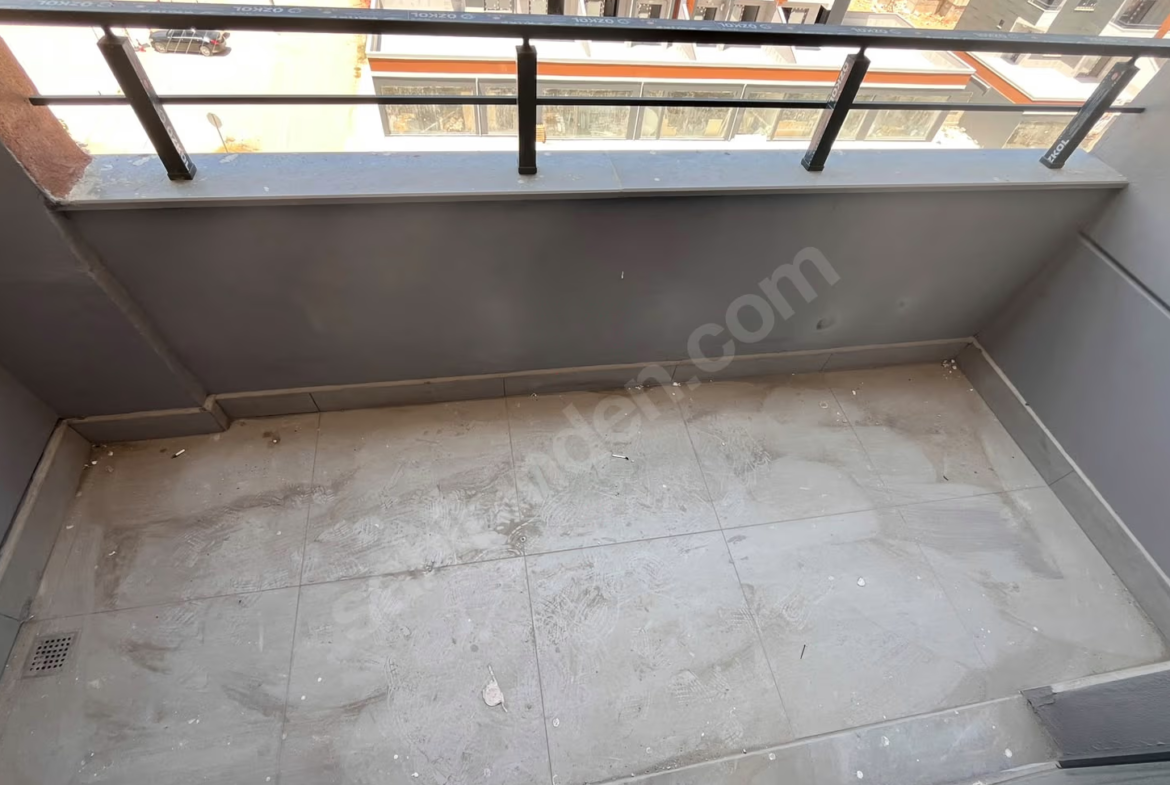 Mersin Mezitli Akdeniz Mahallesi 1+1 55 m² Doğalgaz Kombili Satılık Daire