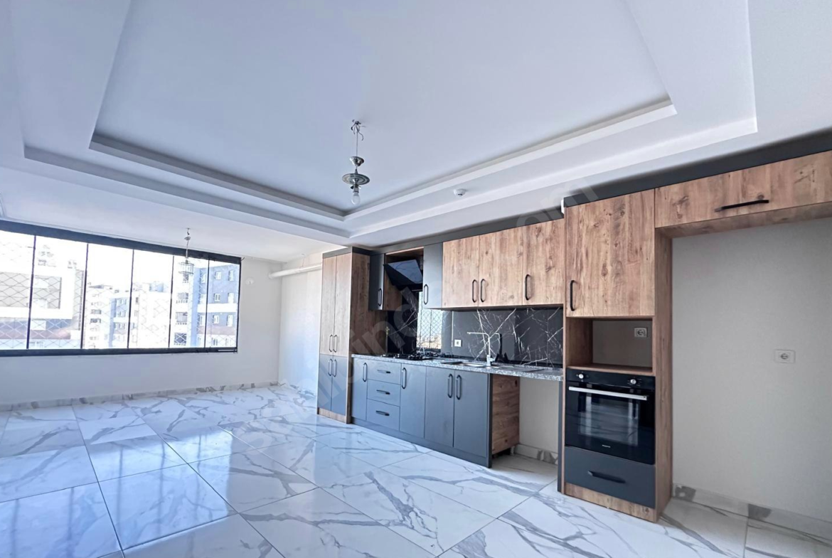 Mersin Mezitli Akdeniz Mahallesi 2+1 110 m² Doğalgaz Kombili Satılık Daire