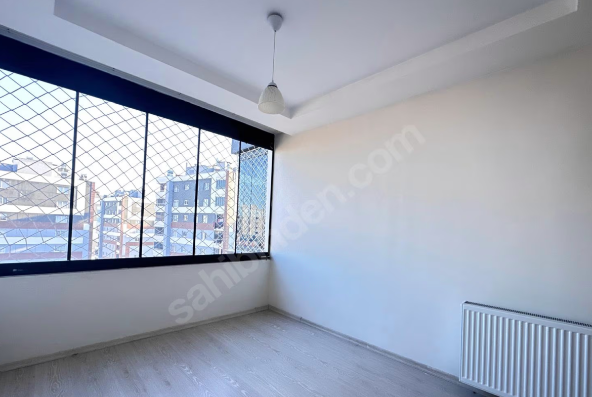 Mersin Mezitli Akdeniz Mahallesi 2+1 110 m² Doğalgaz Kombili Satılık Daire