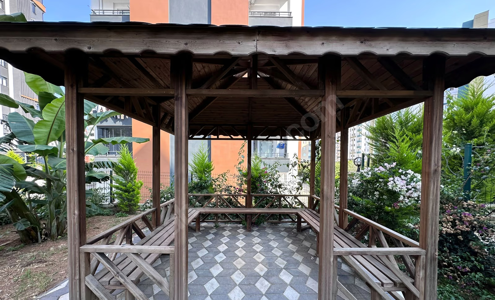Mersin Mezitli Akdeniz Mahallesi 2+1 110 m² Doğalgaz Kombili Satılık Daire