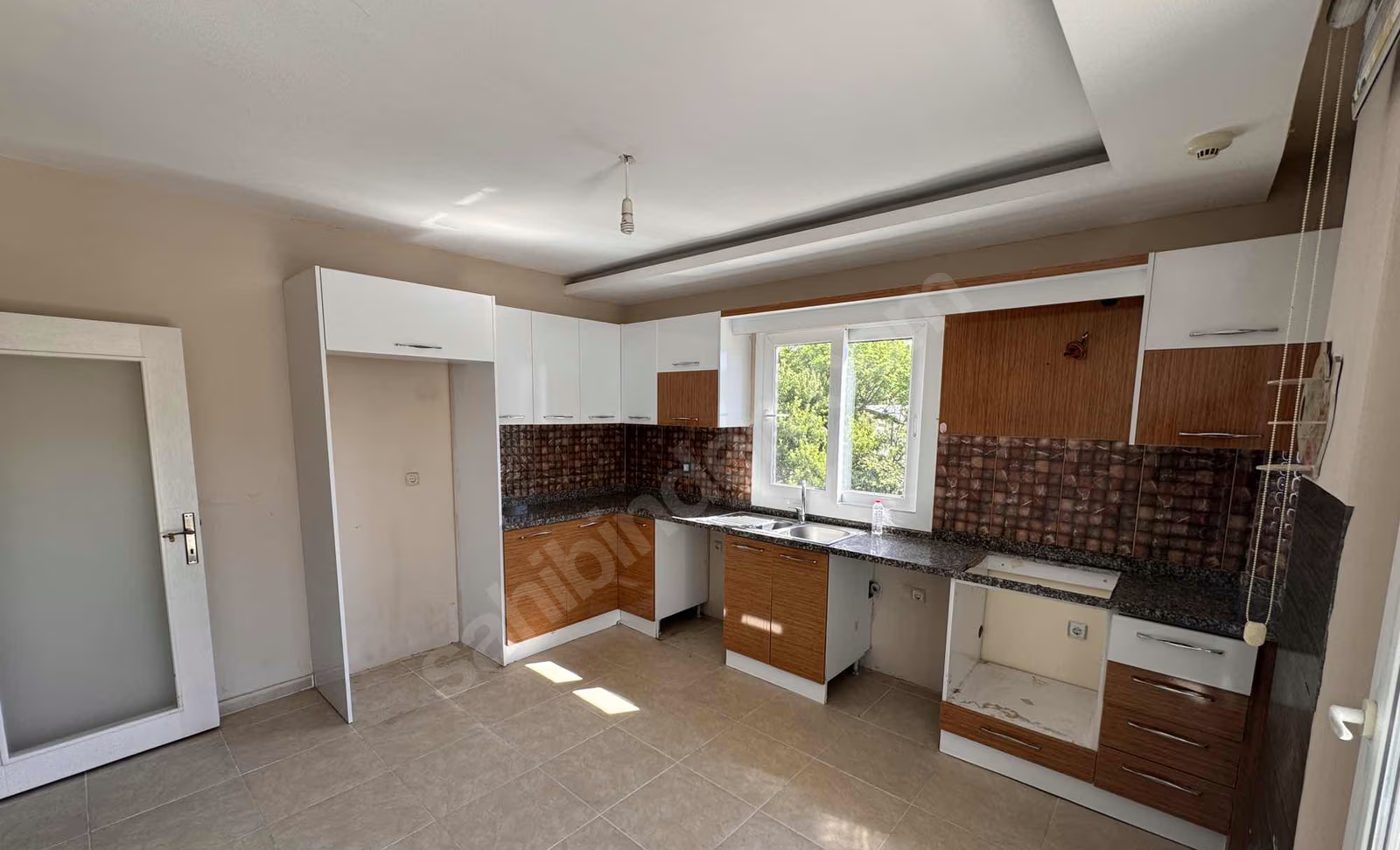 Mersin Mezitli Akdeniz Mahallesi 2+1 145 m² Klima Kiralık Daire