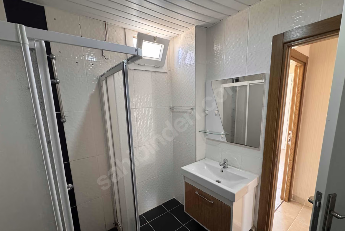 Mersin Mezitli Akdeniz Mahallesi 2+1 145 m² Klima Kiralık Daire