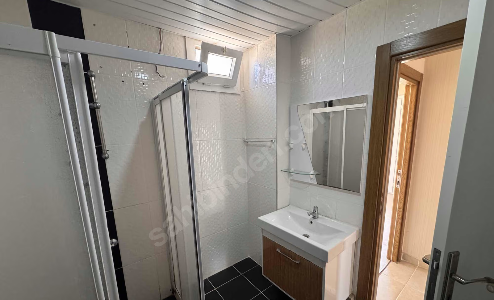 Mersin Mezitli Akdeniz Mahallesi 2+1 145 m² Klima Kiralık Daire