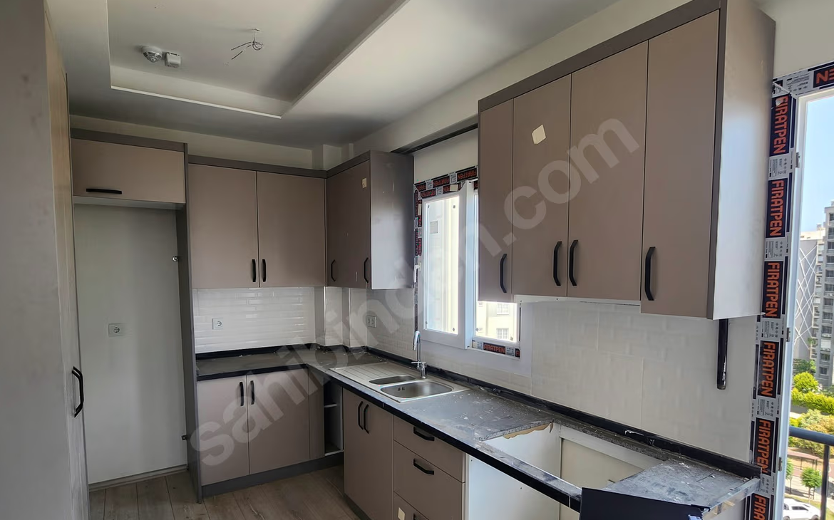 Mersin Mezitli Akdeniz Mahallesi 3+1 140 m² Doğalgaz Kombili Kiralık Daire