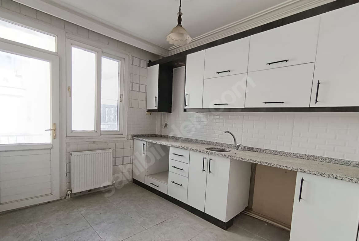 Mersin Mezitli Akdeniz Mahallesi 3+1 150 m² Doğalgaz Kombili Satılık Daire