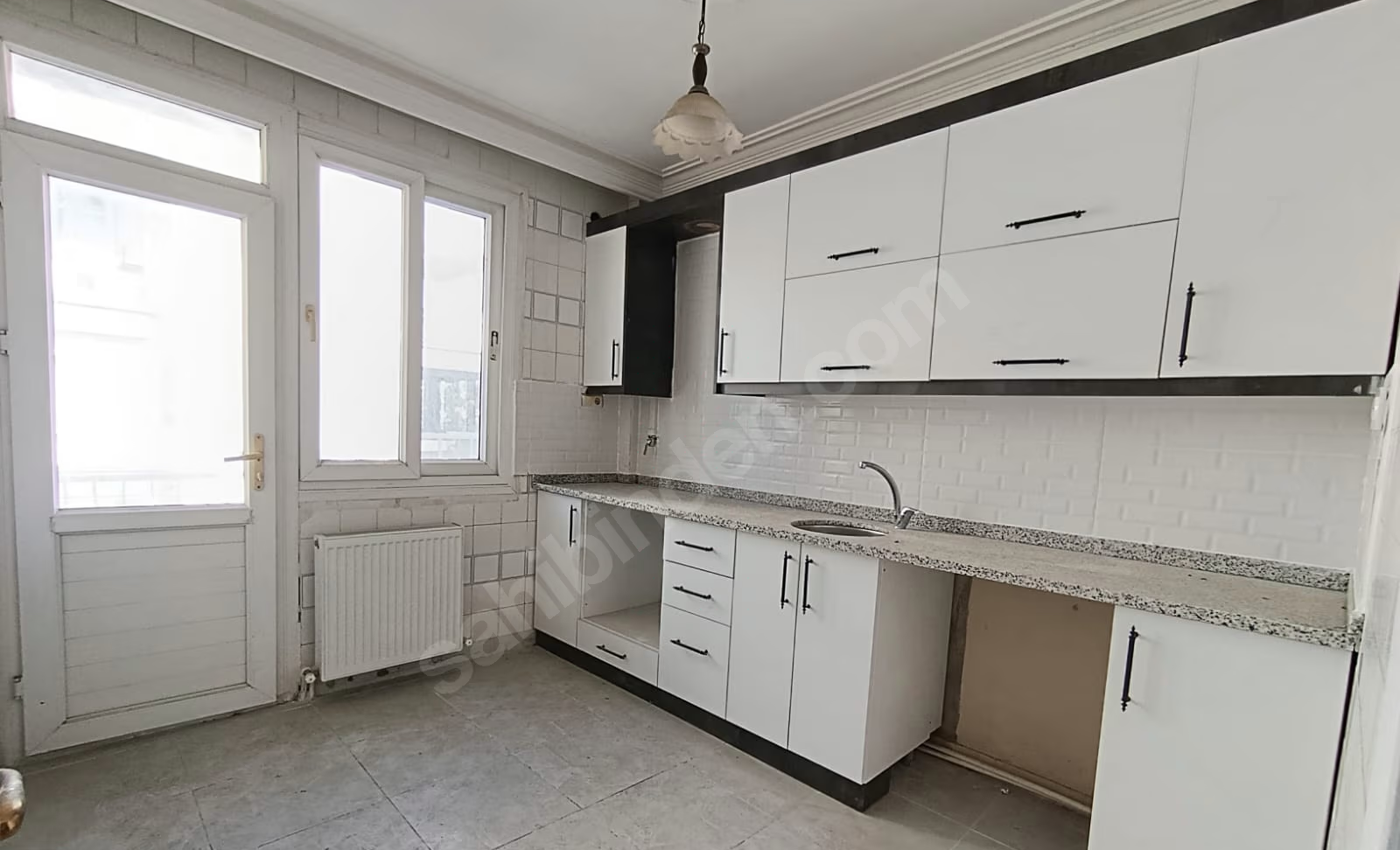 Mersin Mezitli Akdeniz Mahallesi 3+1 150 m² Doğalgaz Kombili Satılık Daire