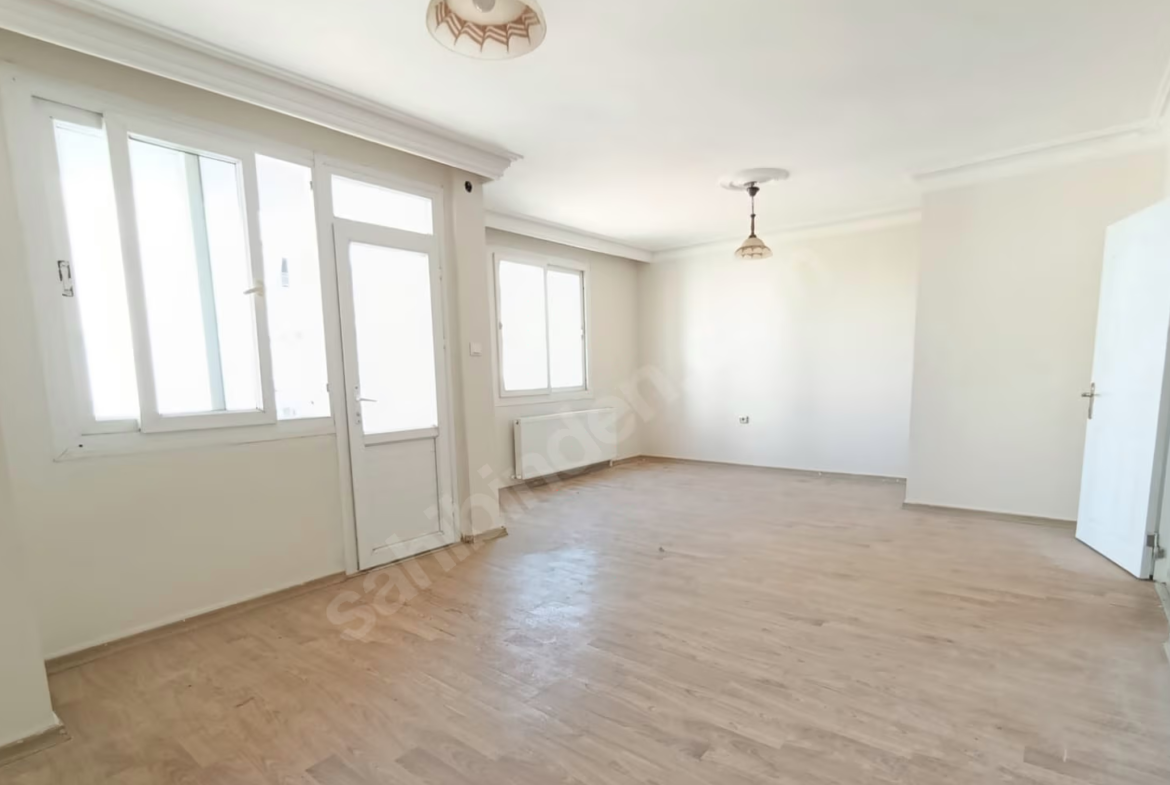 Mersin Mezitli Akdeniz Mahallesi 3+1 150 m² Doğalgaz Kombili Satılık Daire