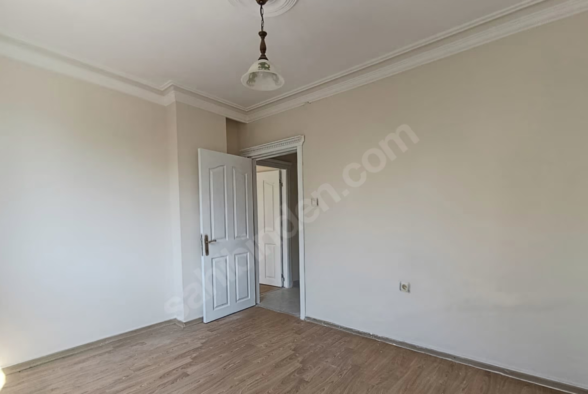 Mersin Mezitli Akdeniz Mahallesi 3+1 150 m² Doğalgaz Kombili Satılık Daire