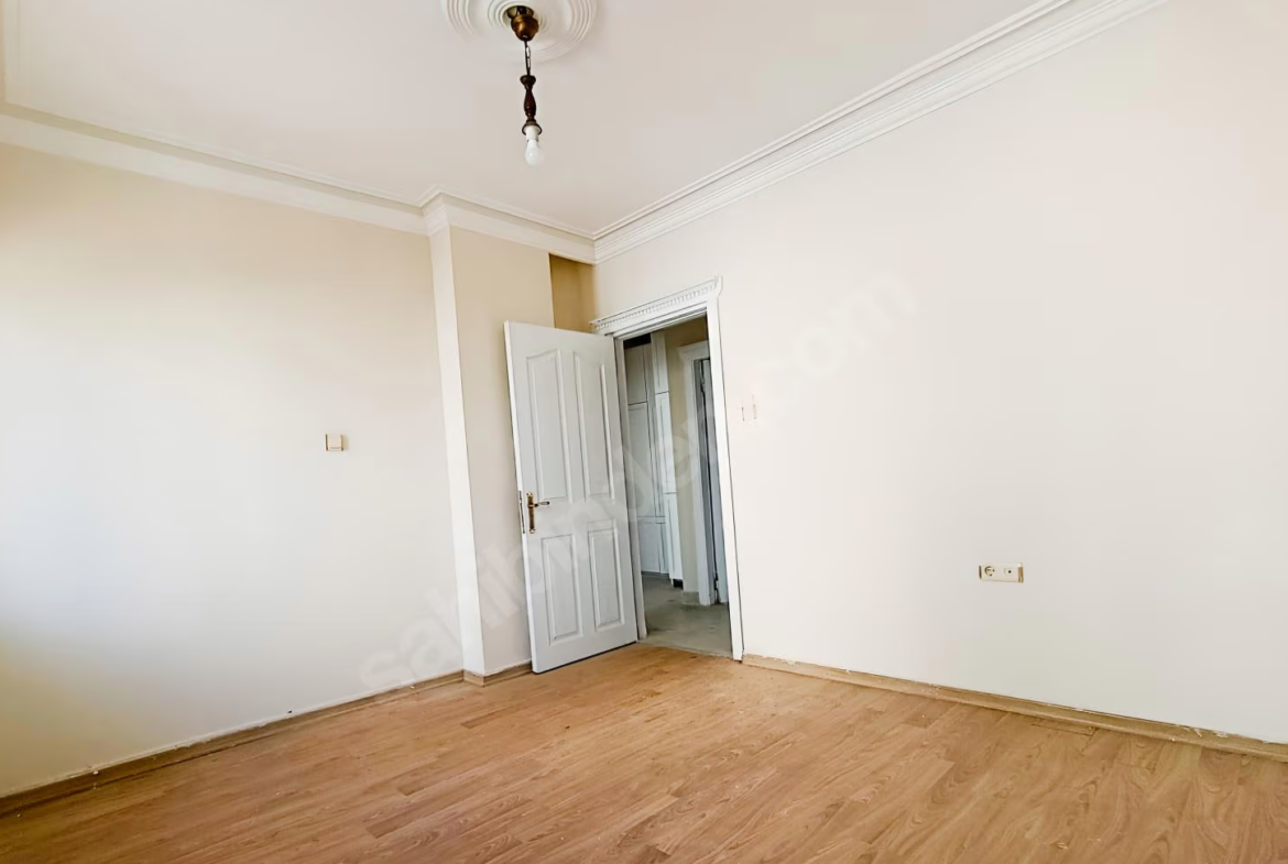 Mersin Mezitli Akdeniz Mahallesi 3+1 150 m² Doğalgaz Kombili Satılık Daire