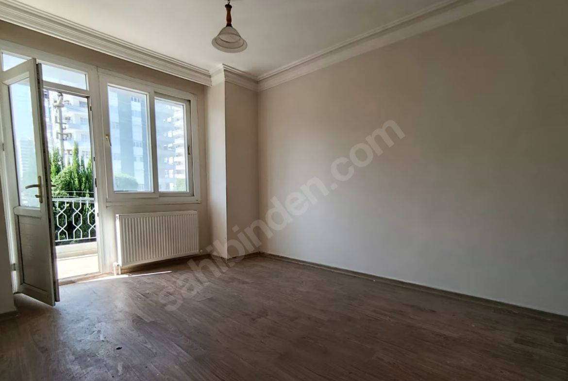 Mersin Mezitli Akdeniz Mahallesi 3+1 150 m² Doğalgaz Kombili Satılık Daire