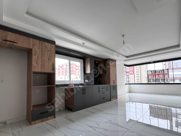Mersin Mezitli Akdeniz Mahallesi 3+1 155 m² Doğalgaz Kombili Kiralık Daire