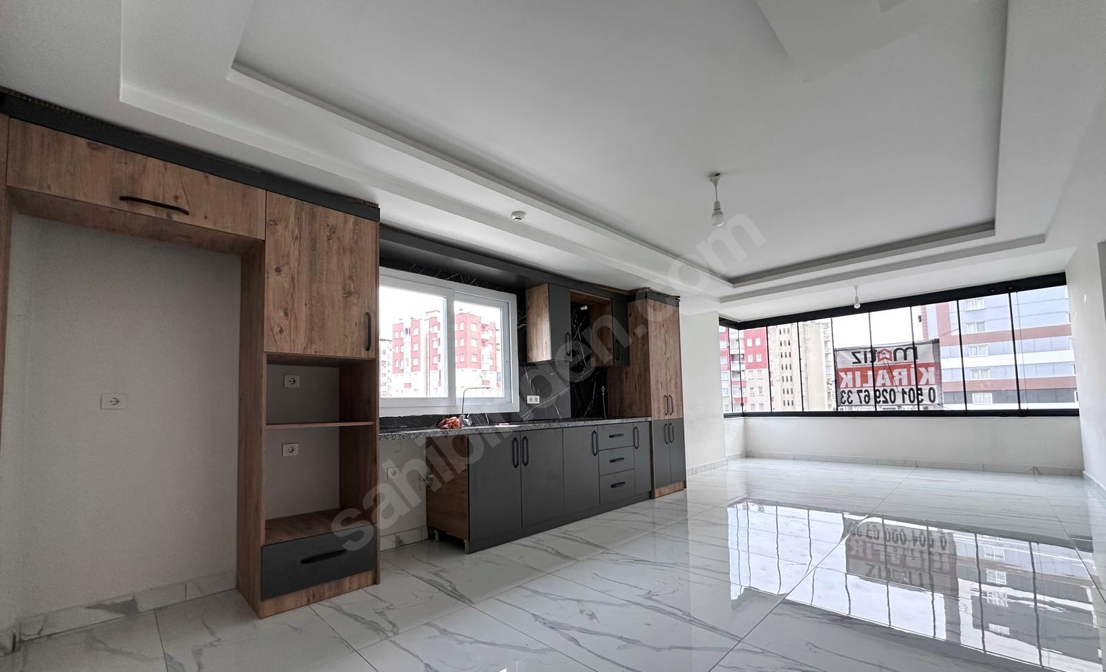 Mersin Mezitli Akdeniz Mahallesi 3+1 155 m² Doğalgaz Kombili Kiralık Daire