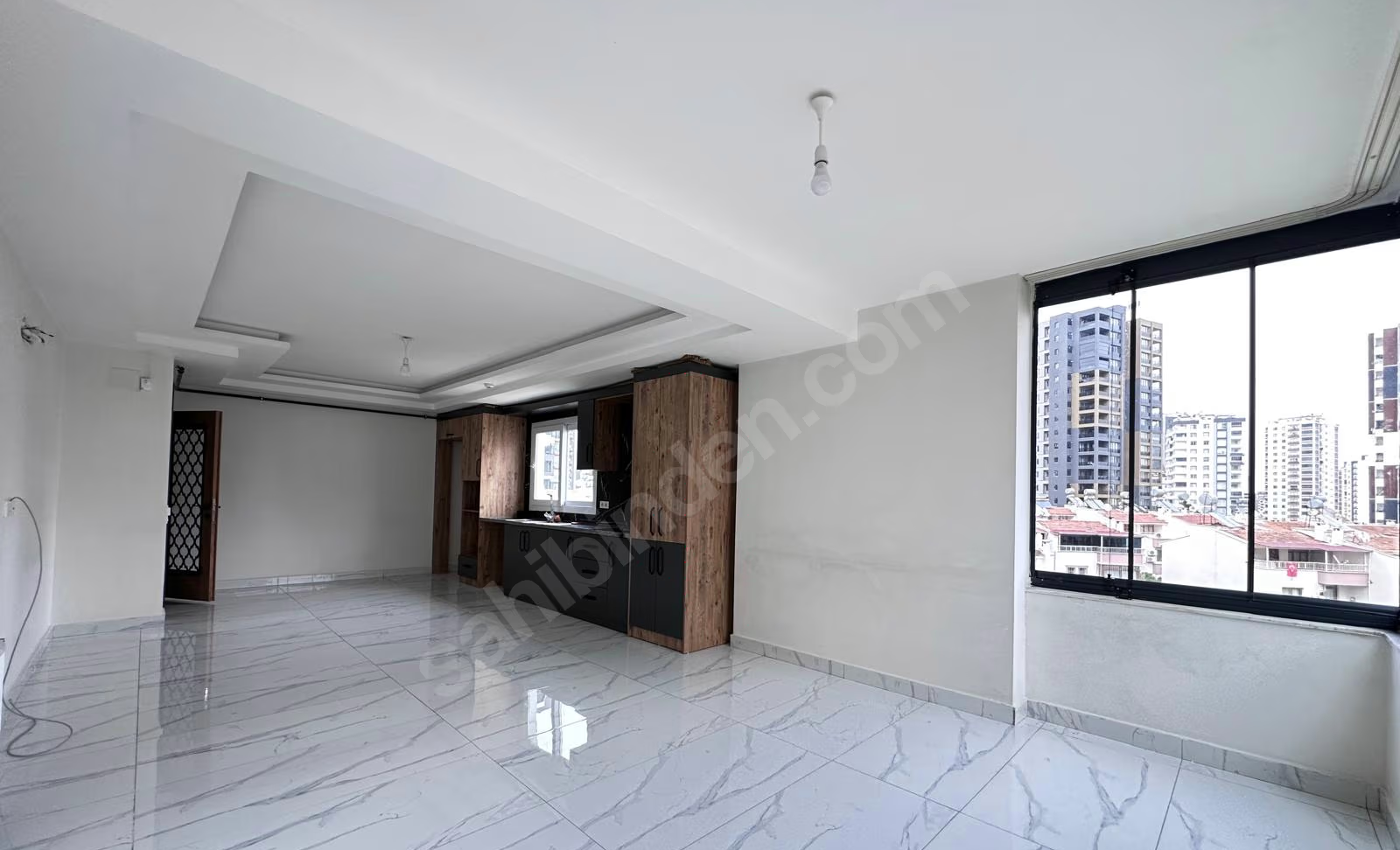 Mersin Mezitli Akdeniz Mahallesi 3+1 155 m² Doğalgaz Kombili Kiralık Daire