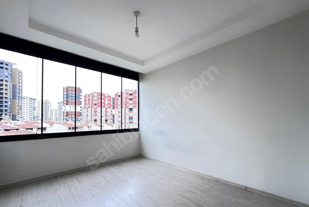 Mersin Mezitli Akdeniz Mahallesi 3+1 155 m² Doğalgaz Kombili Kiralık Daire