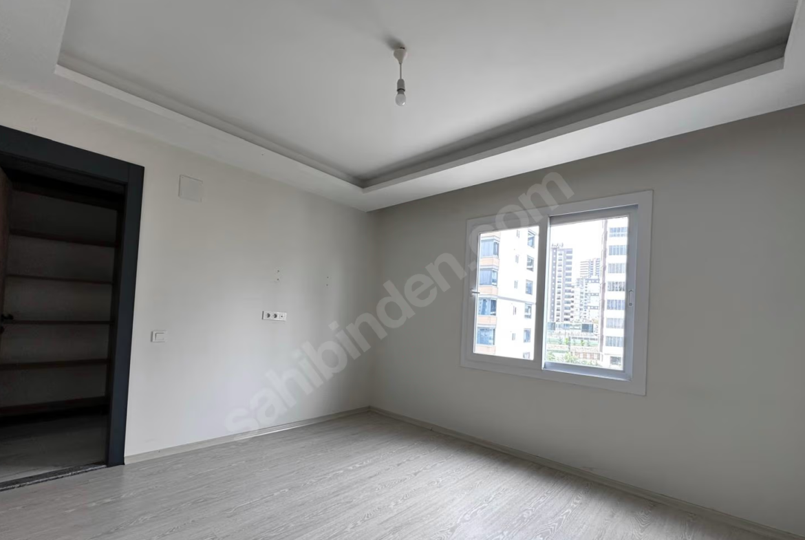 Mersin Mezitli Akdeniz Mahallesi 3+1 155 m² Doğalgaz Kombili Kiralık Daire