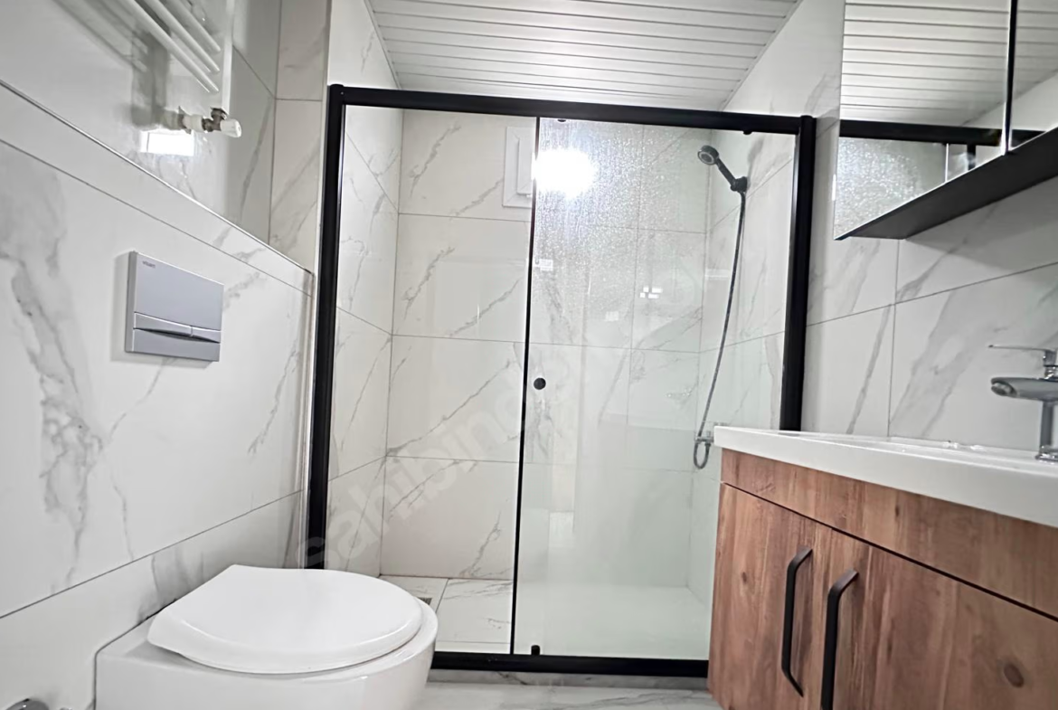 Mersin Mezitli Akdeniz Mahallesi 3+1 155 m² Doğalgaz Kombili Kiralık Daire