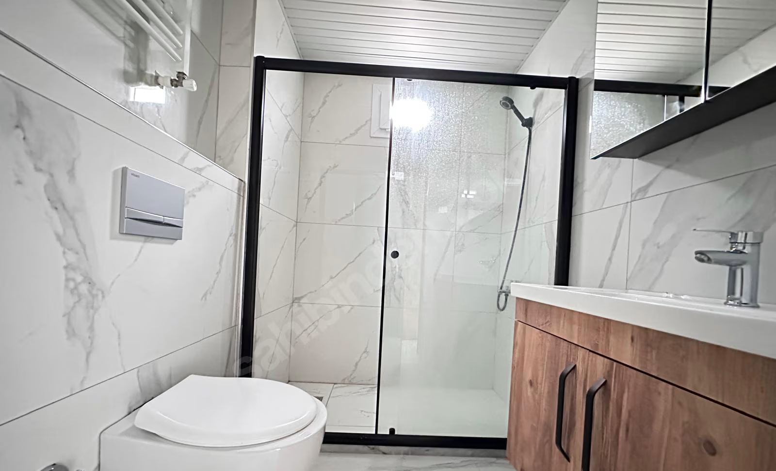 Mersin Mezitli Akdeniz Mahallesi 3+1 155 m² Doğalgaz Kombili Kiralık Daire