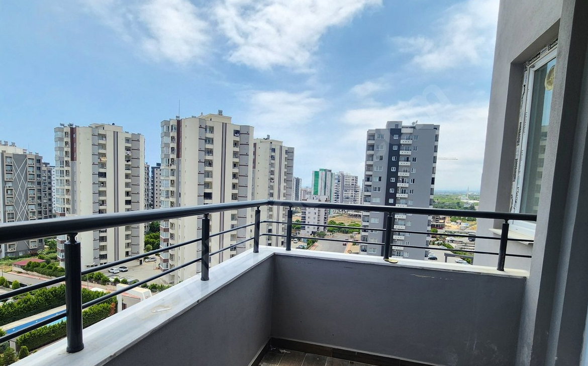 Mersin Mezitli Akdeniz Mahallesi 4+1 185 m² Doğalgaz Kombili Kiralık Daire
