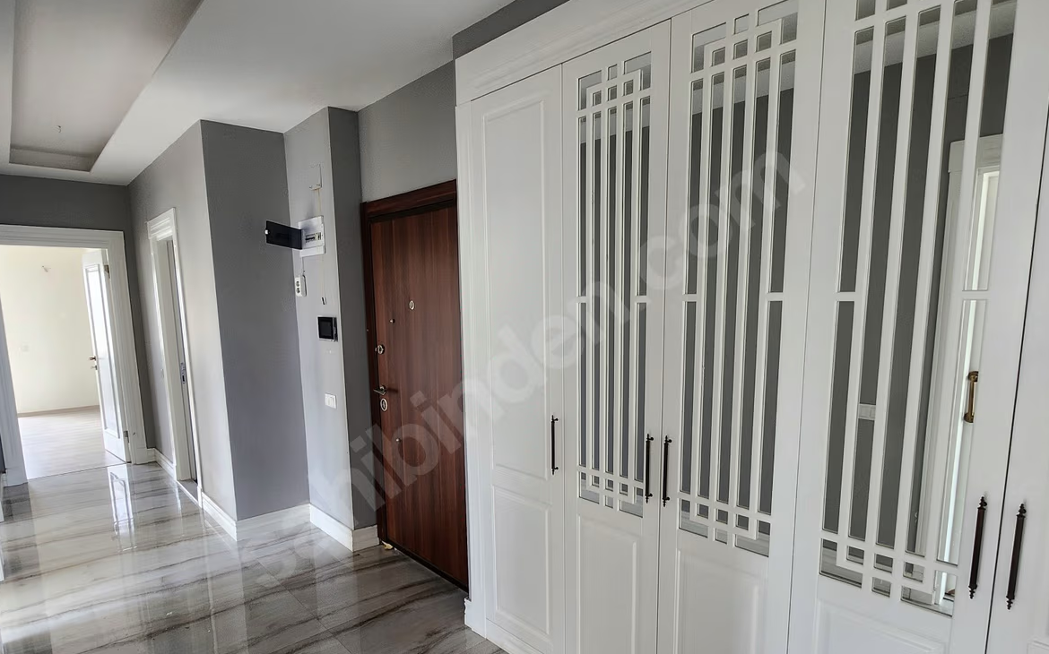 Mersin Mezitli Akdeniz Mahallesi 4+1 185 m² Doğalgaz Kombili Kiralık Daire
