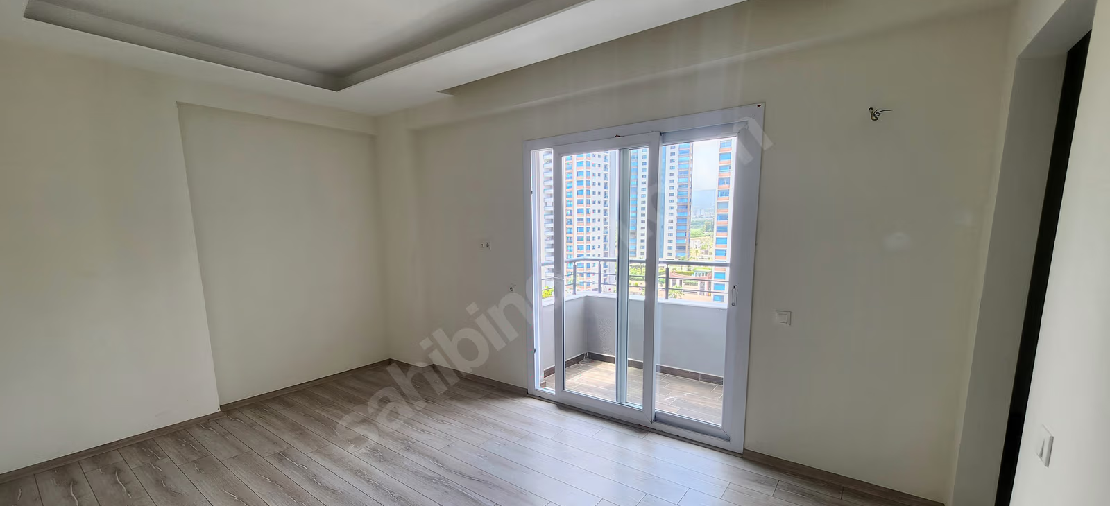 Mersin Mezitli Akdeniz Mahallesi 4+1 185 m² Doğalgaz Kombili Kiralık Daire