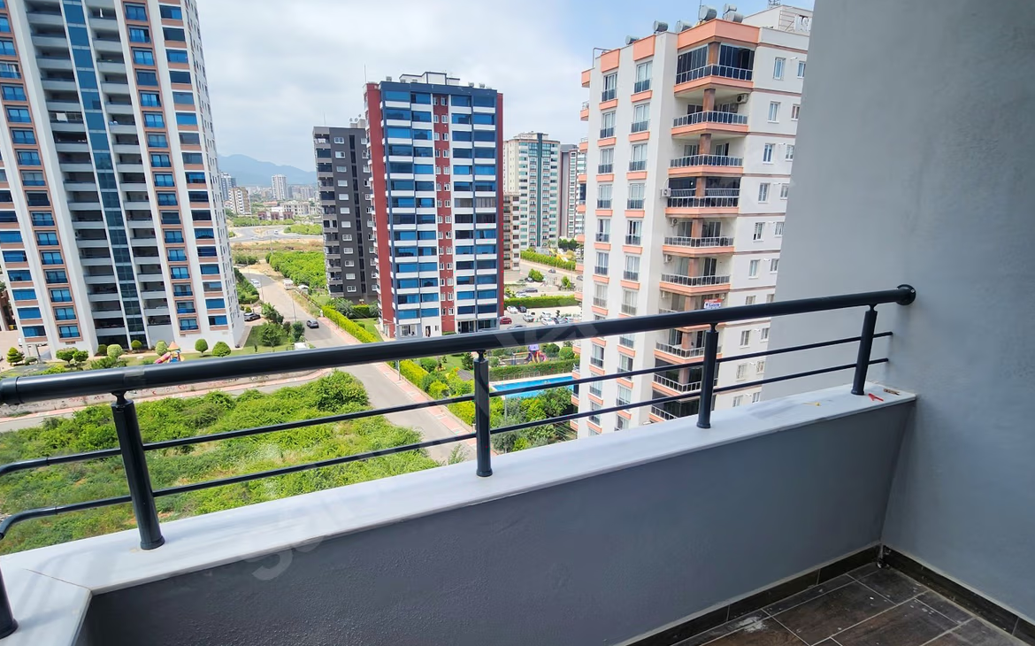 Mersin Mezitli Akdeniz Mahallesi 4+1 185 m² Doğalgaz Kombili Kiralık Daire