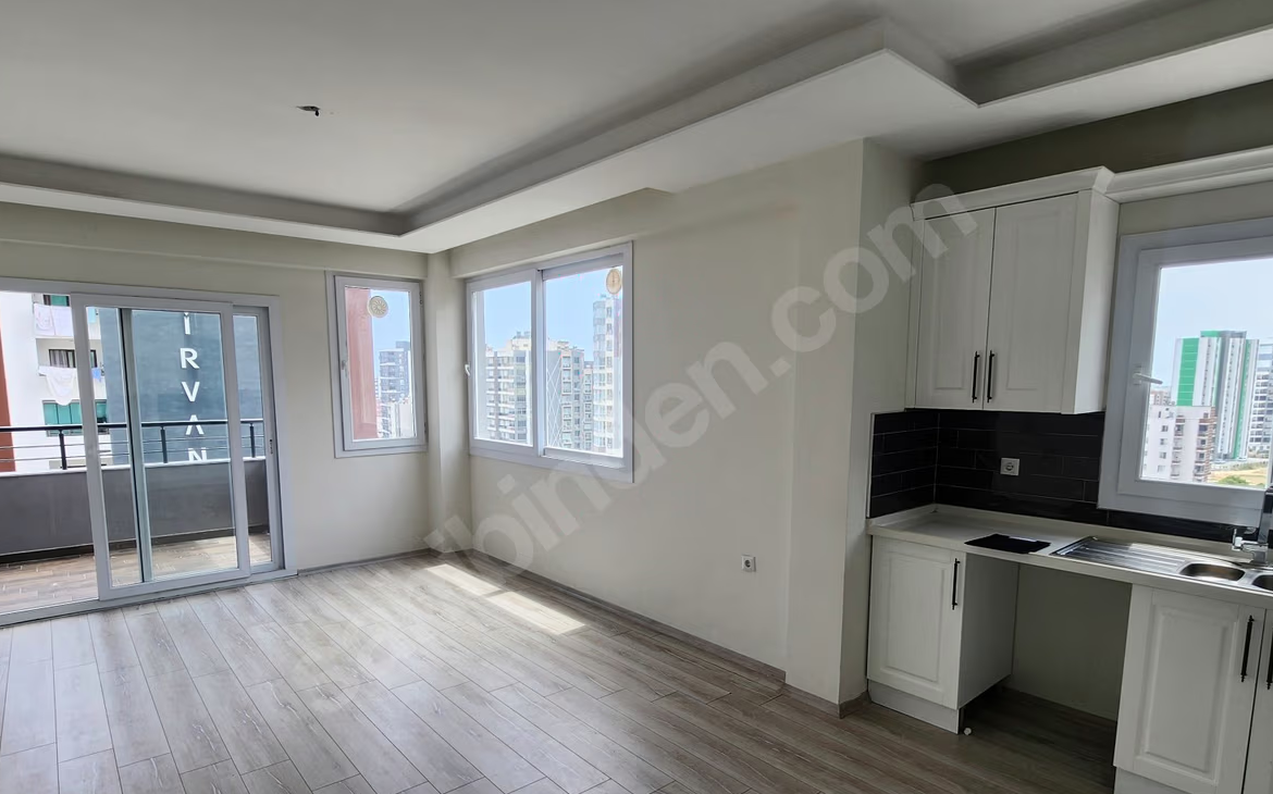 Mersin Mezitli Akdeniz Mahallesi 4+1 185 m² Doğalgaz Kombili Kiralık Daire