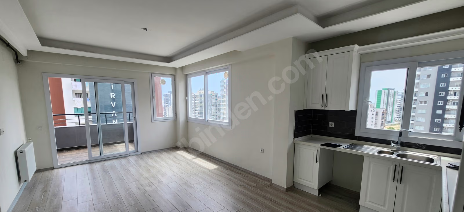 Mersin Mezitli Akdeniz Mahallesi 4+1 185 m² Doğalgaz Kombili Kiralık Daire