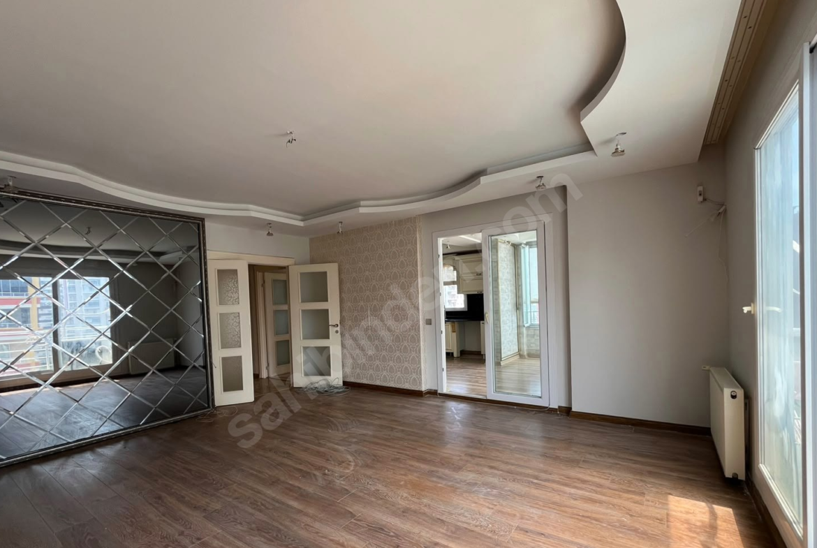 Mersin Mezitli Akdeniz Mahallesi 4+1 190 m² Doğalgaz Kombili Kiralık Daire