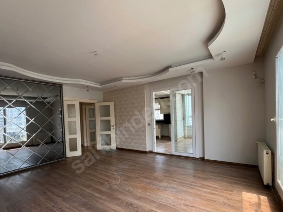 Mersin Mezitli Akdeniz Mahallesi 4+1 190 m² Doğalgaz Kombili Kiralık Daire