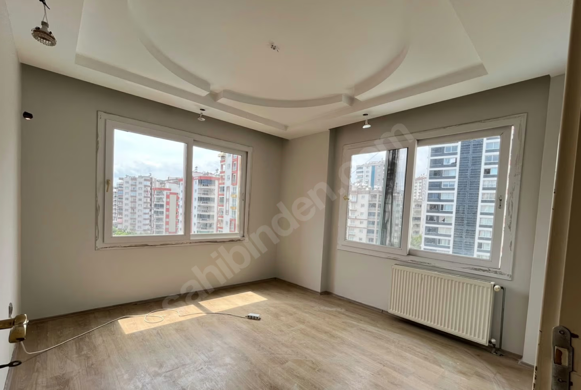 Mersin Mezitli Akdeniz Mahallesi 4+1 190 m² Doğalgaz Kombili Kiralık Daire
