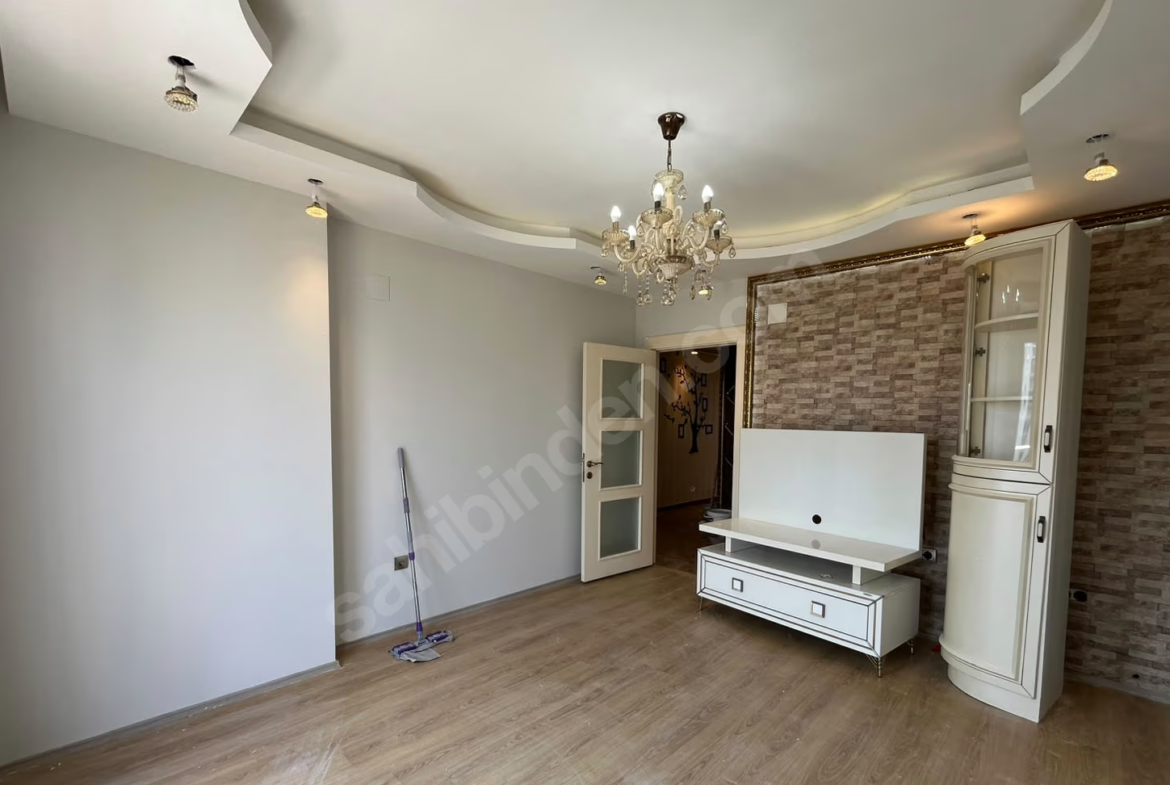 Mersin Mezitli Akdeniz Mahallesi 4+1 190 m² Doğalgaz Kombili Kiralık Daire