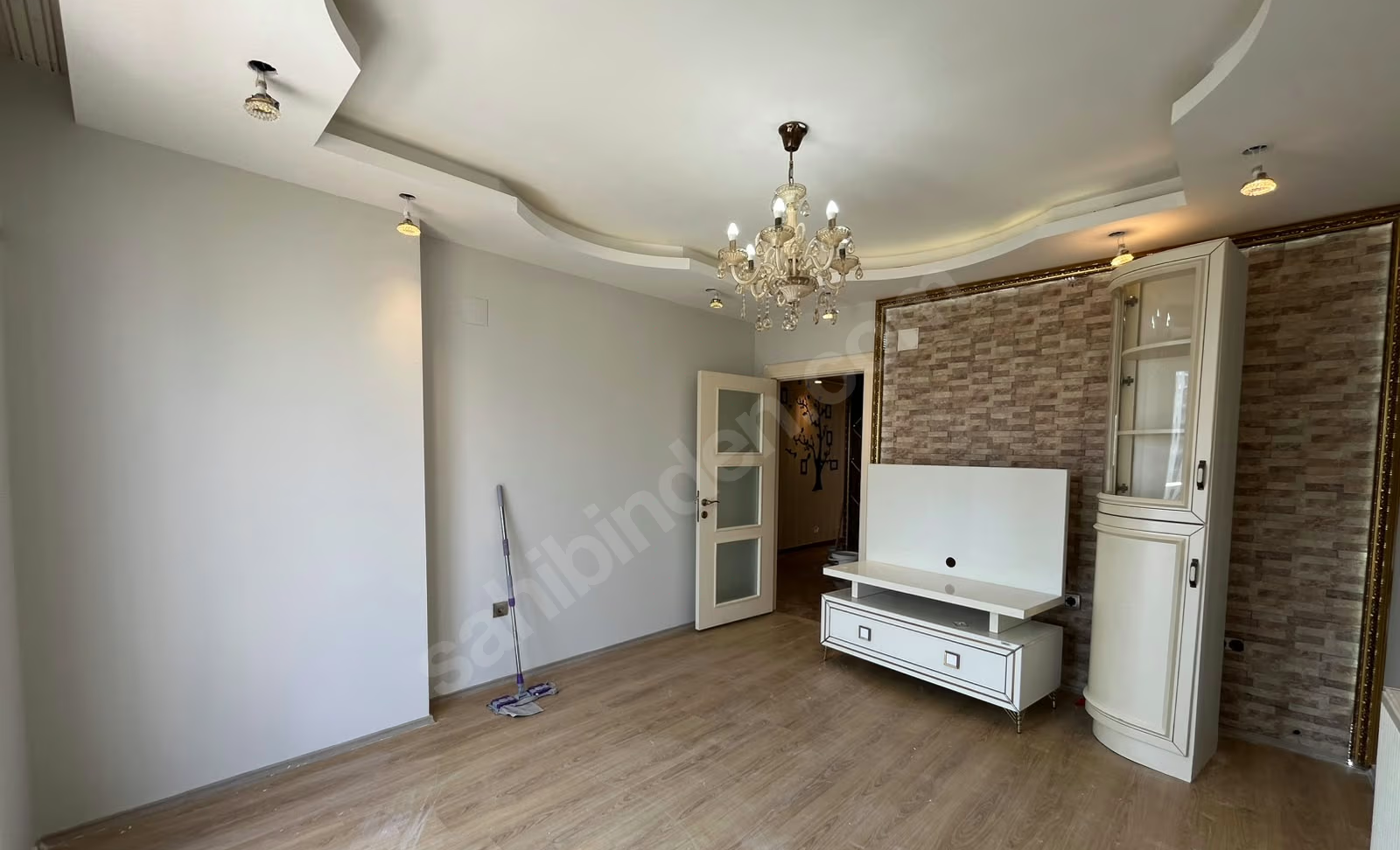 Mersin Mezitli Akdeniz Mahallesi 4+1 190 m² Doğalgaz Kombili Kiralık Daire