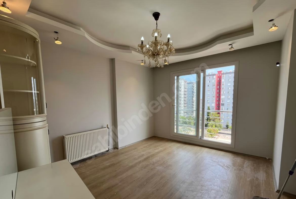 Mersin Mezitli Akdeniz Mahallesi 4+1 190 m² Doğalgaz Kombili Kiralık Daire