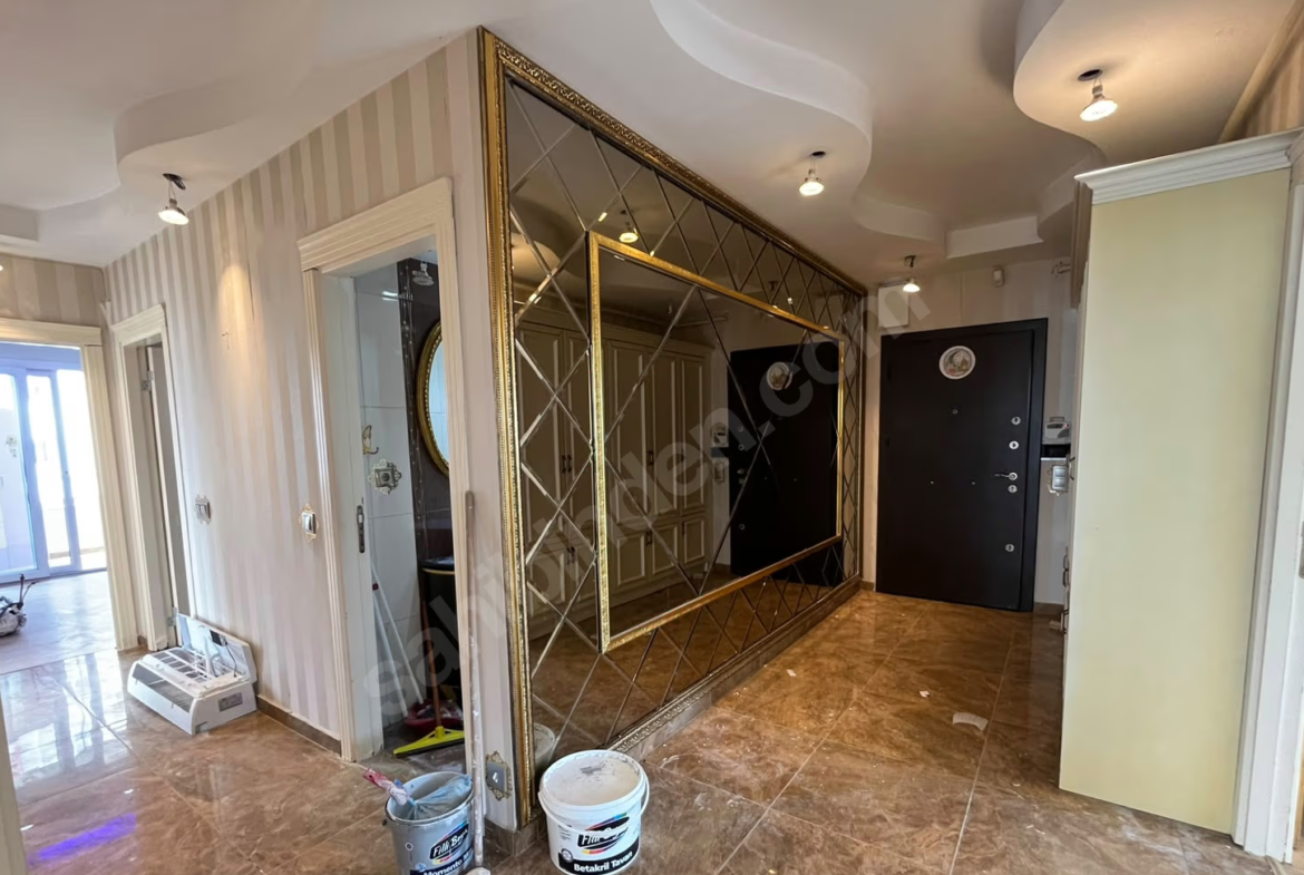 Mersin Mezitli Akdeniz Mahallesi 4+1 190 m² Doğalgaz Kombili Kiralık Daire