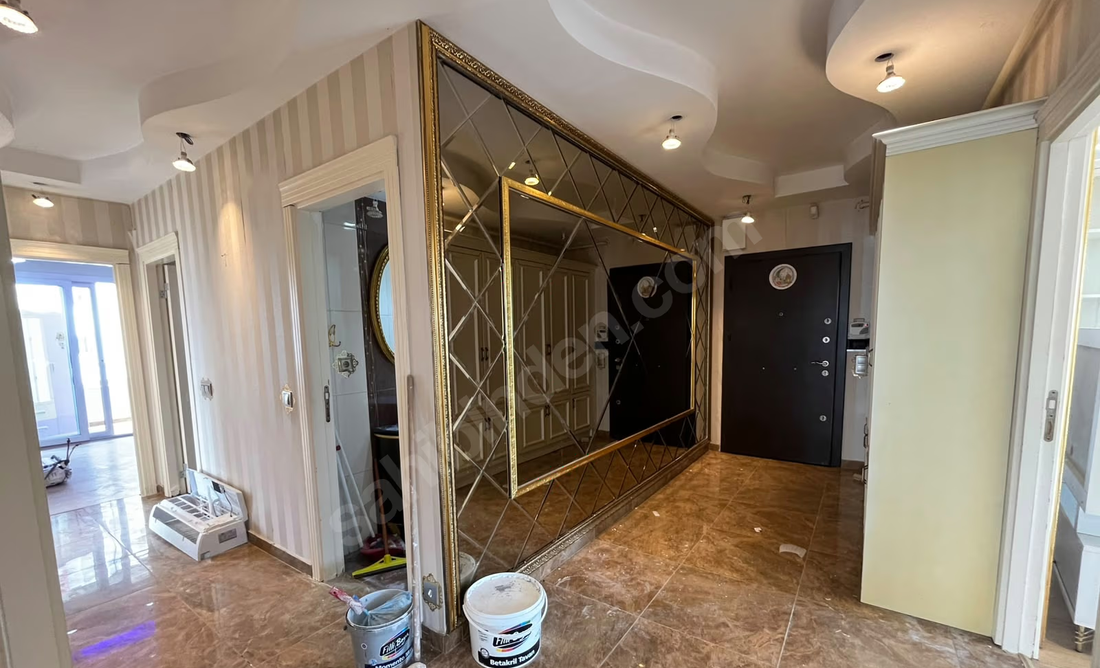 Mersin Mezitli Akdeniz Mahallesi 4+1 190 m² Doğalgaz Kombili Kiralık Daire