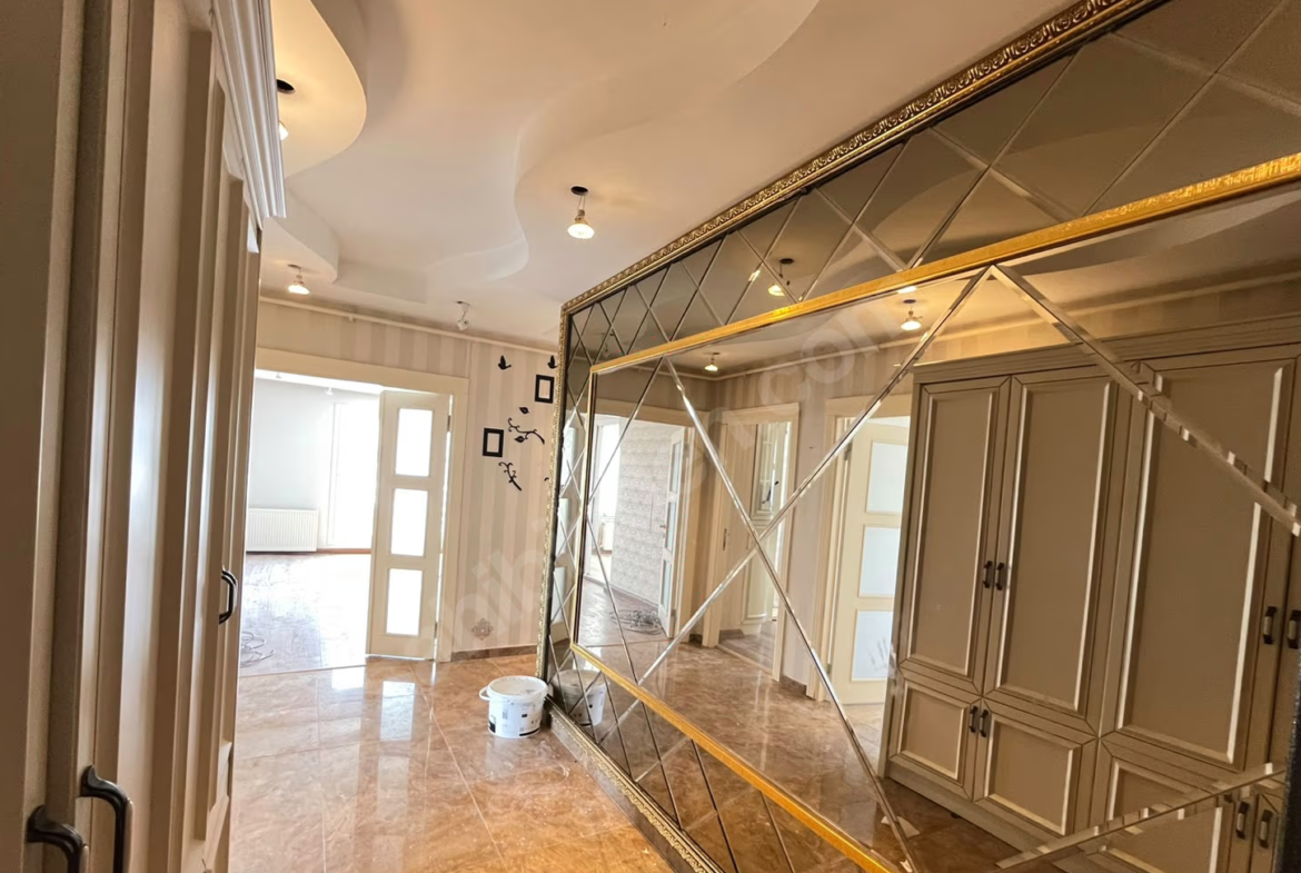 Mersin Mezitli Akdeniz Mahallesi 4+1 190 m² Doğalgaz Kombili Kiralık Daire