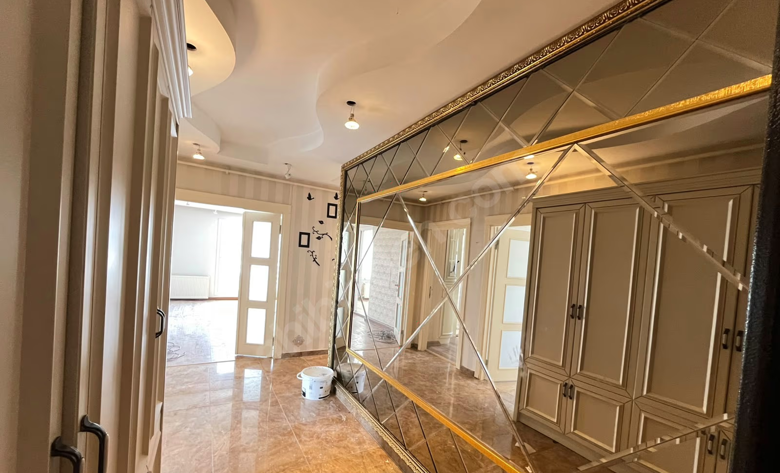 Mersin Mezitli Akdeniz Mahallesi 4+1 190 m² Doğalgaz Kombili Kiralık Daire