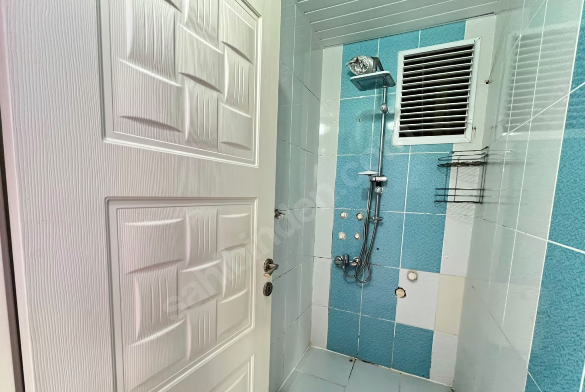 Mersin Mezitli Akdeniz Mahallesi 4+1 190 m² Doğalgaz Kombili Kiralık Daire