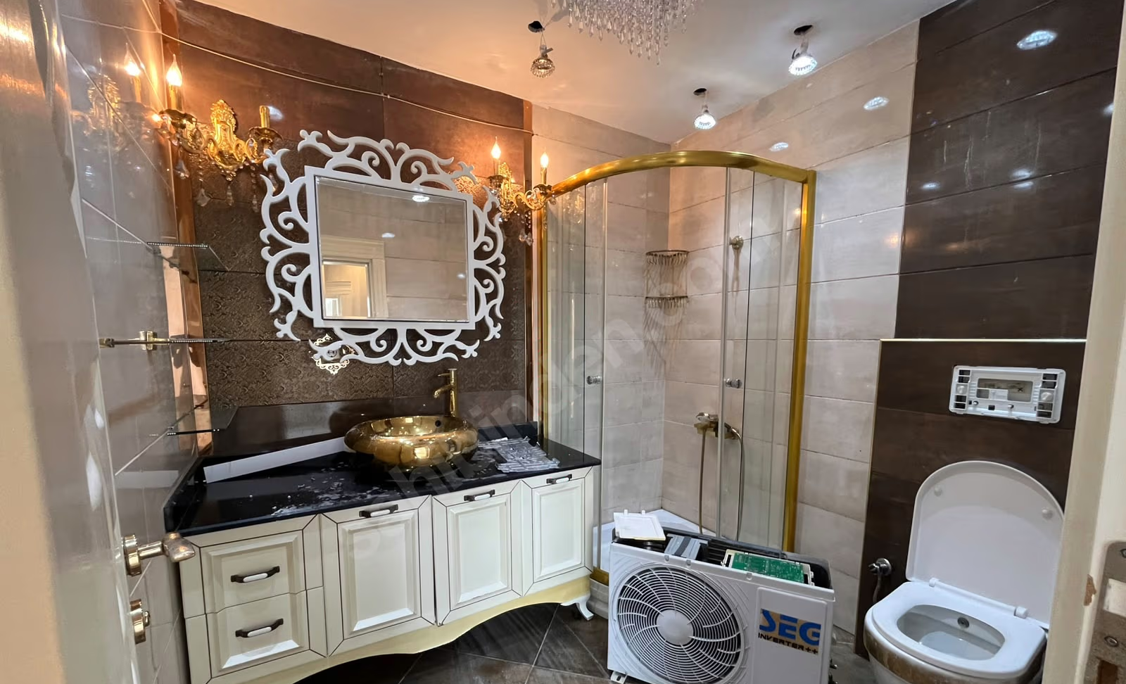 Mersin Mezitli Akdeniz Mahallesi 4+1 190 m² Doğalgaz Kombili Kiralık Daire