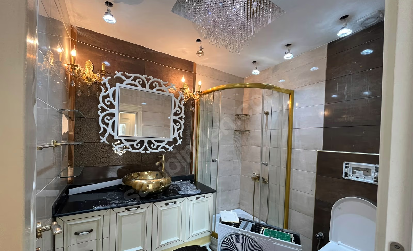Mersin Mezitli Akdeniz Mahallesi 4+1 190 m² Doğalgaz Kombili Kiralık Daire