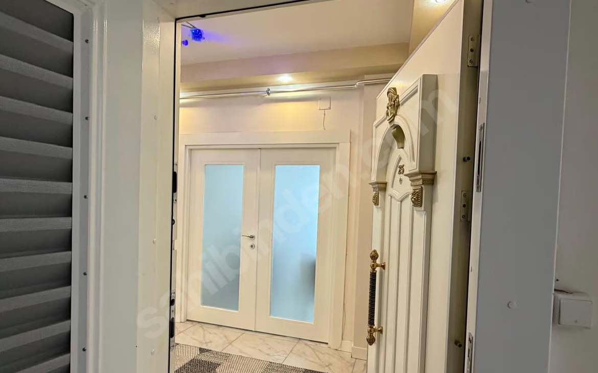 Mersin Mezitli Akdeniz Mahallesi 4+1 220 m² Doğalgaz Kombili Satılık Daire