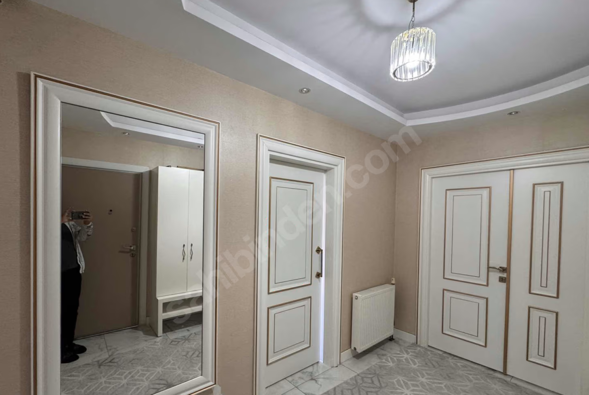 Mersin Mezitli Akdeniz Mahallesi 4+1 220 m² Doğalgaz Kombili Satılık Daire