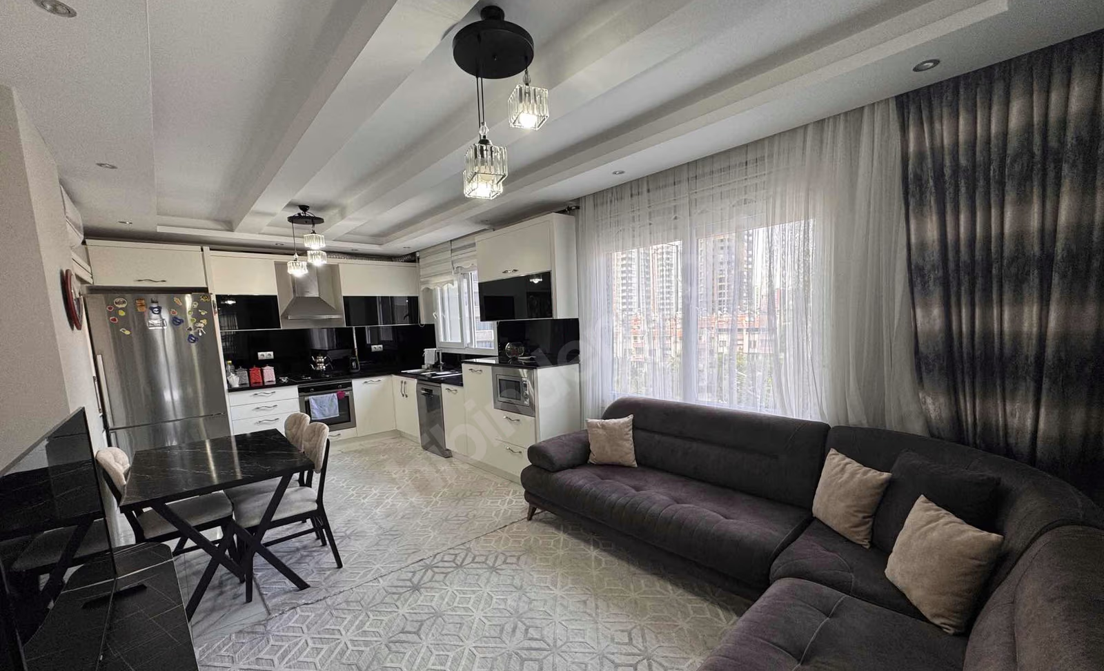 Mersin Mezitli Akdeniz Mahallesi 4+1 220 m² Doğalgaz Kombili Satılık Daire