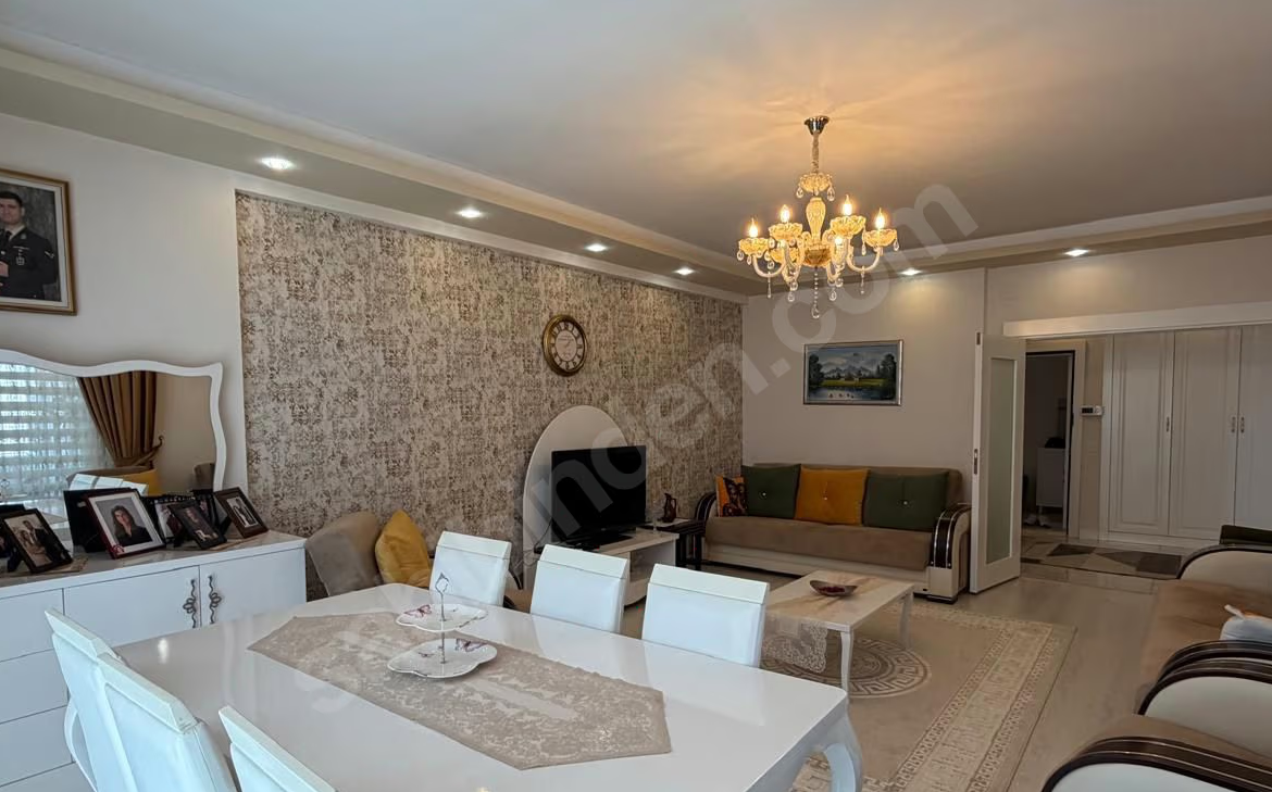 Mersin Mezitli Akdeniz Mahallesi 4+1 220 m² Doğalgaz Kombili Satılık Daire