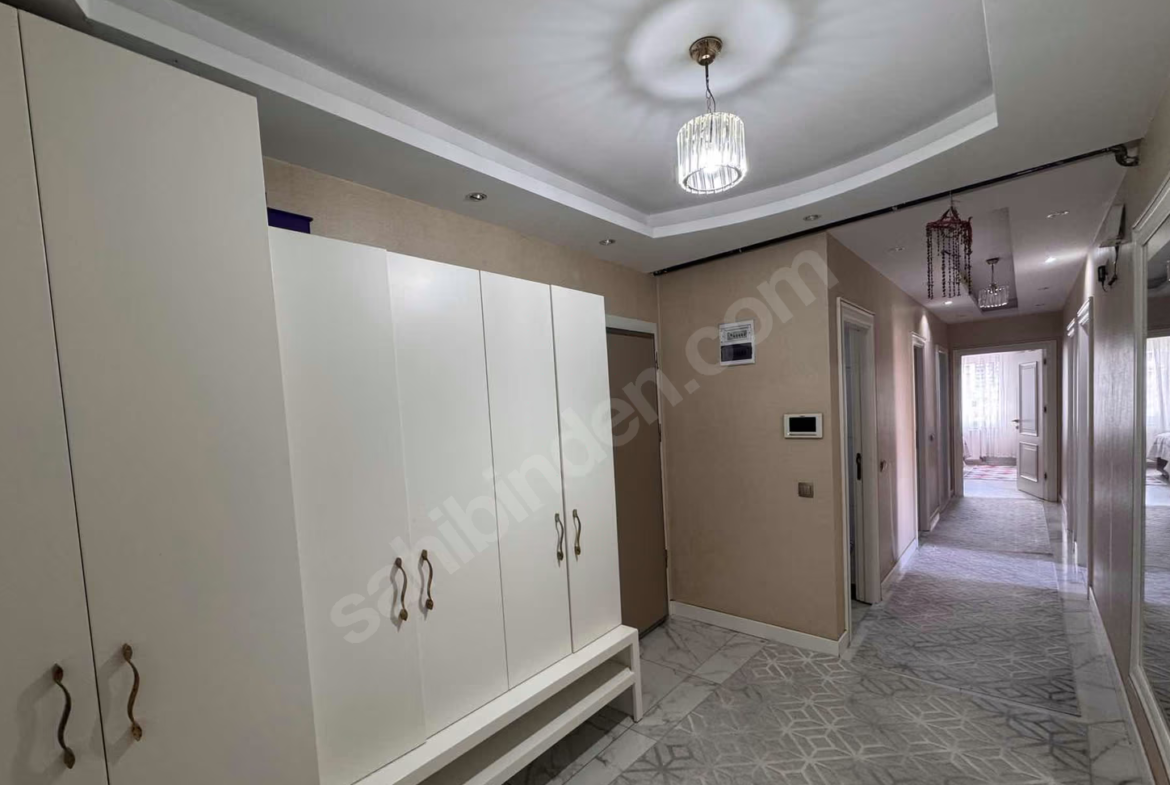 Mersin Mezitli Akdeniz Mahallesi 4+1 220 m² Doğalgaz Kombili Satılık Daire