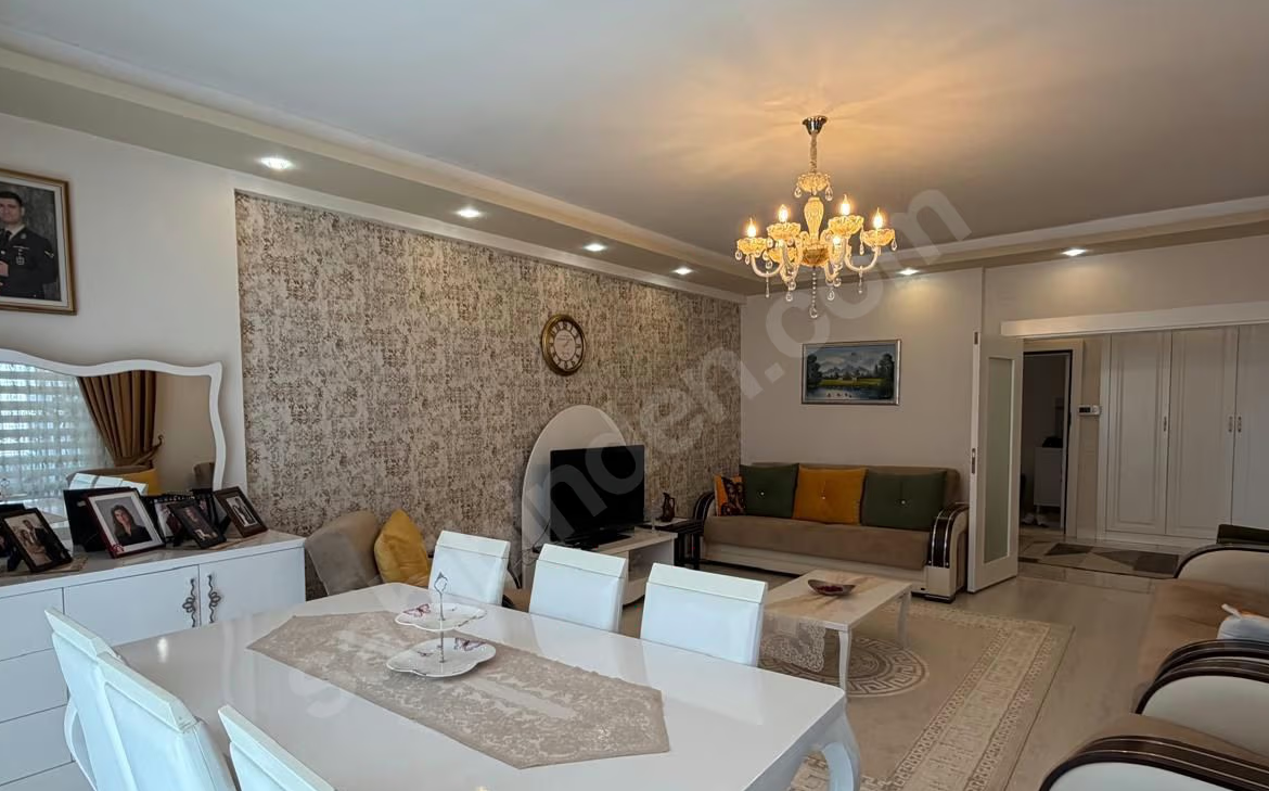 Mersin Mezitli Akdeniz Mahallesi 4+1 220 m² Doğalgaz Kombili Satılık Daire