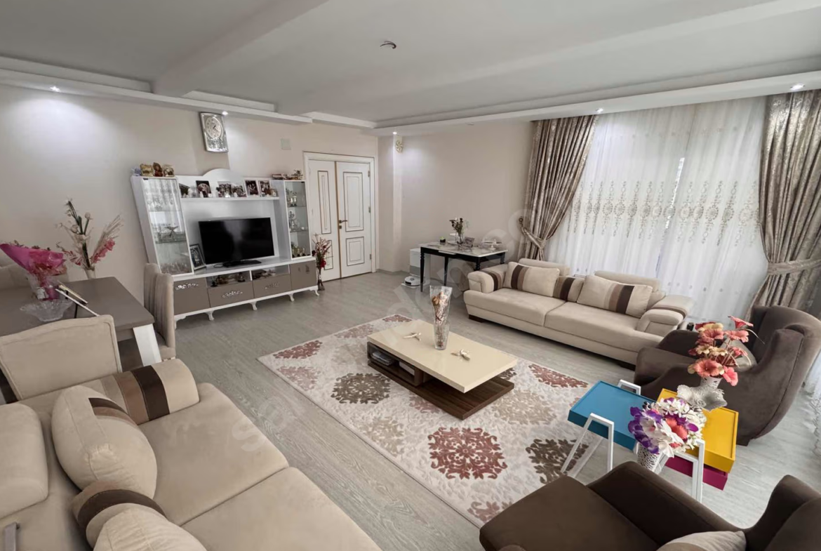Mersin Mezitli Akdeniz Mahallesi 4+1 220 m² Doğalgaz Kombili Satılık Daire