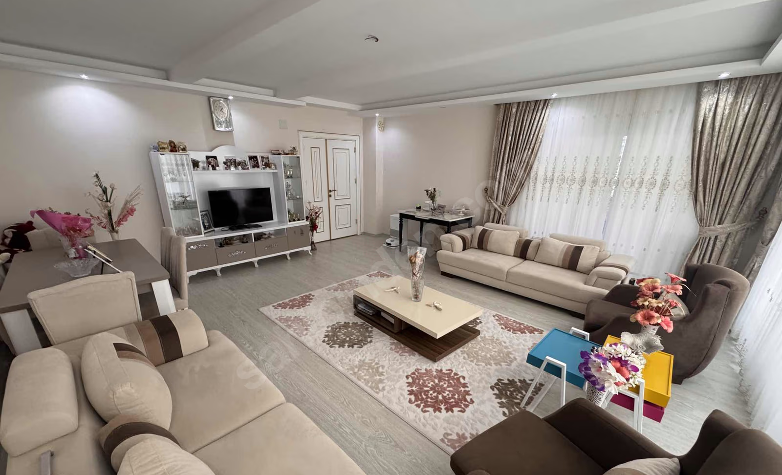 Mersin Mezitli Akdeniz Mahallesi 4+1 220 m² Doğalgaz Kombili Satılık Daire